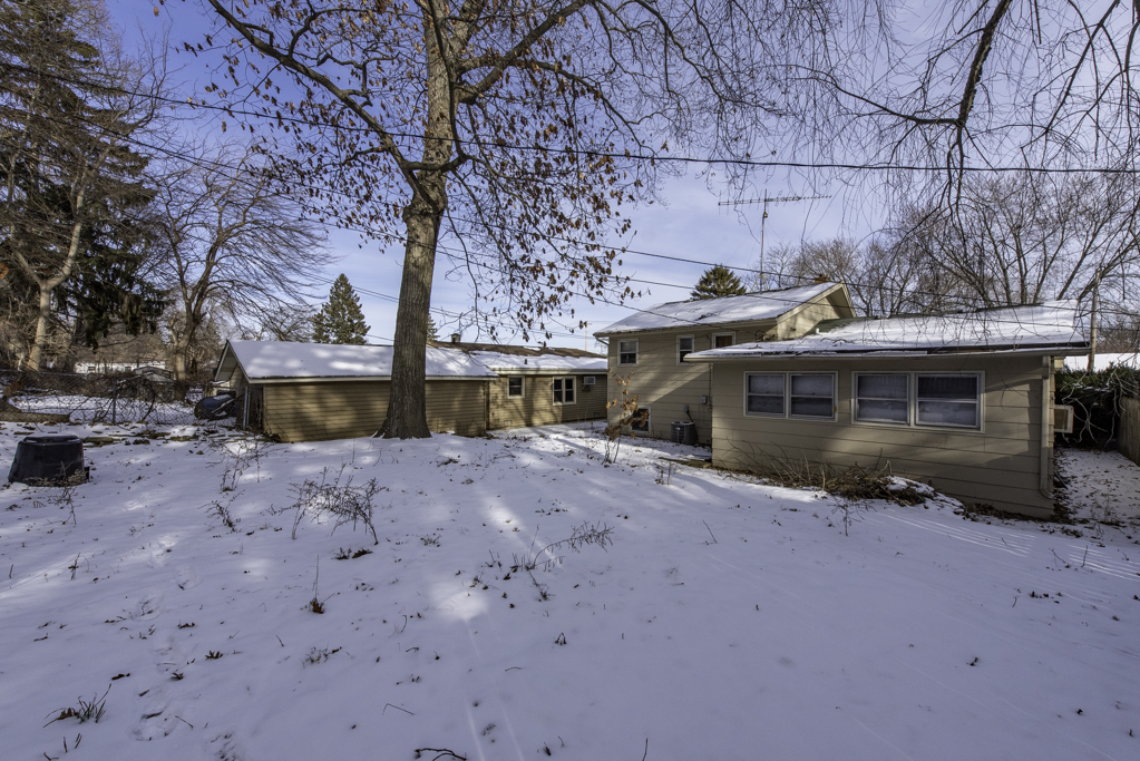 732 Whitney Avenue, Winthrop Harbor, IL 60096