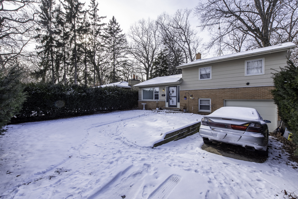 732 Whitney Avenue, Winthrop Harbor, IL 60096