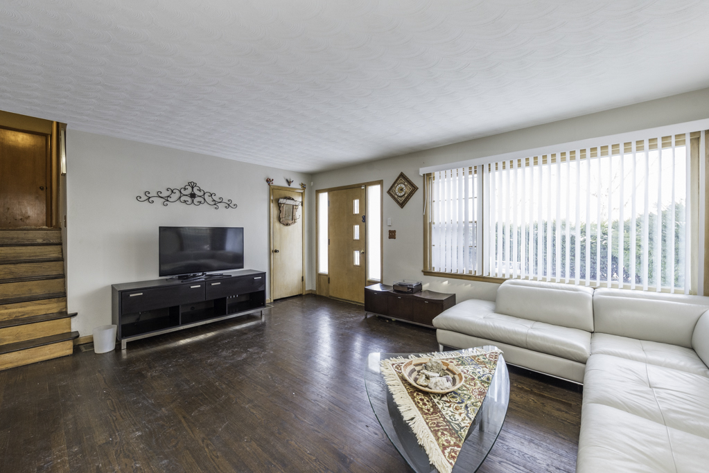 732 Whitney Avenue, Winthrop Harbor, IL 60096