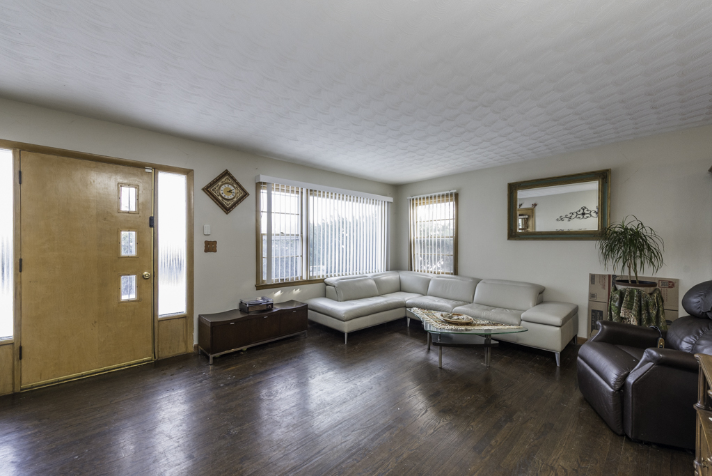 732 Whitney Avenue, Winthrop Harbor, IL 60096