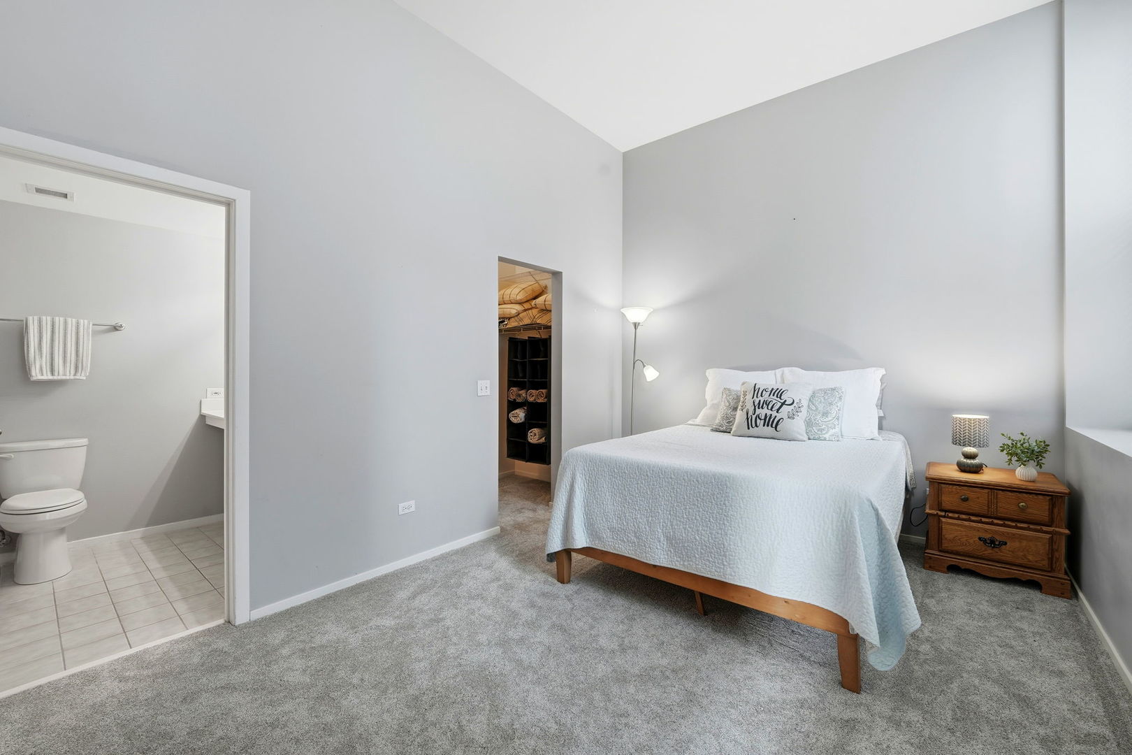 208 W Washington Street #611, Chicago, IL 60606