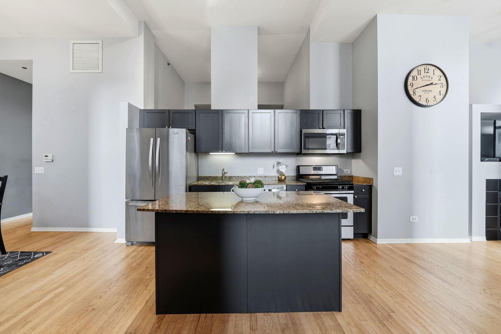 208 W Washington Street #611, Chicago, IL 60606