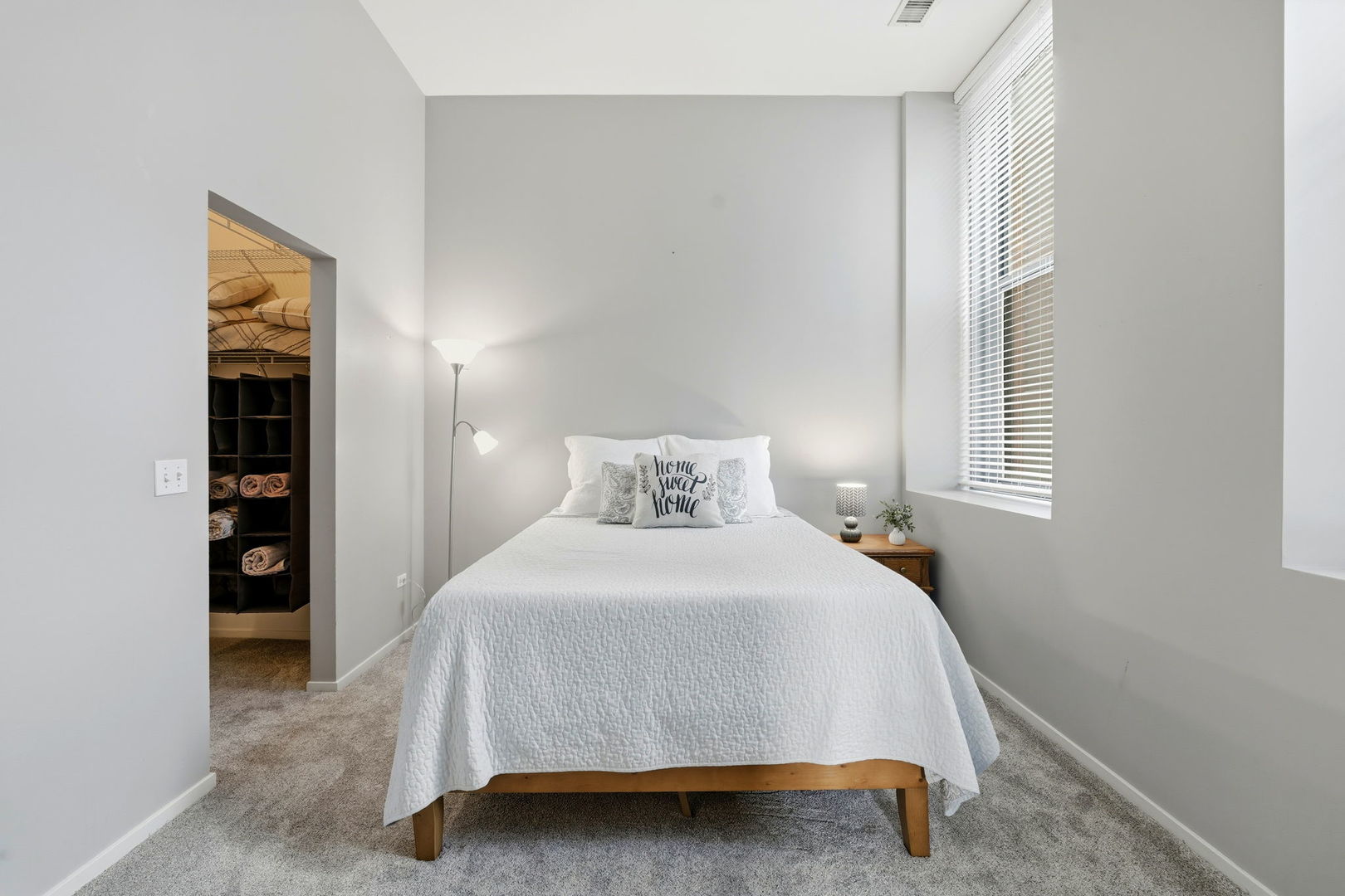 208 W Washington Street #611, Chicago, IL 60606