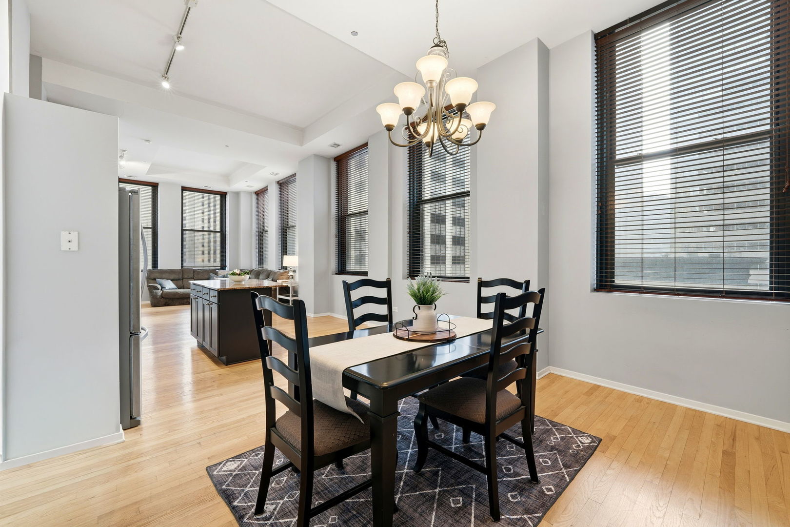 208 W Washington Street #611, Chicago, IL 60606