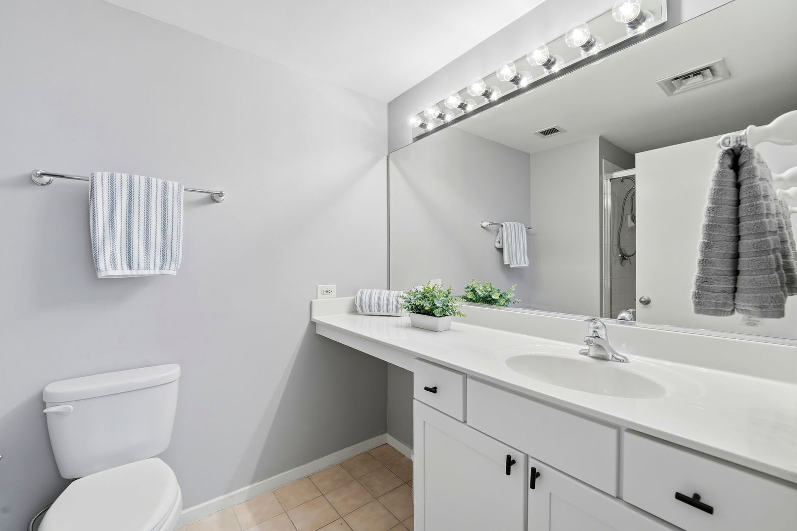 208 W Washington Street #611, Chicago, IL 60606