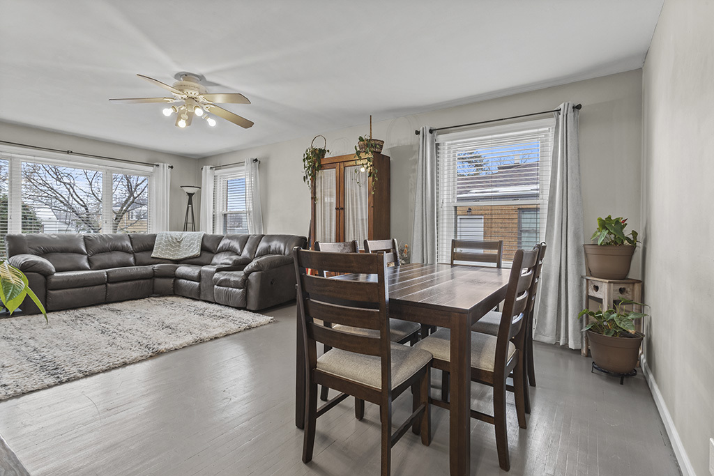 818 E 11TH Street, Lockport, IL 60441