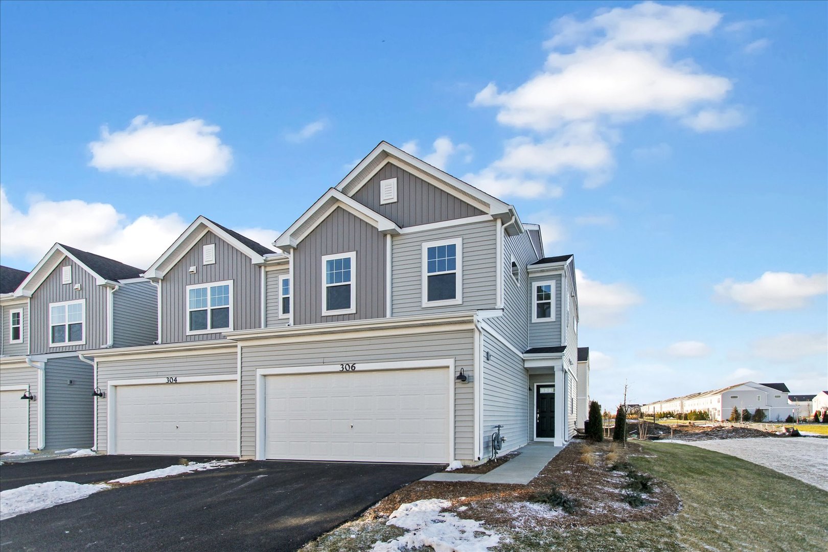 306 Kingsport Drive, South Elgin, IL 60177