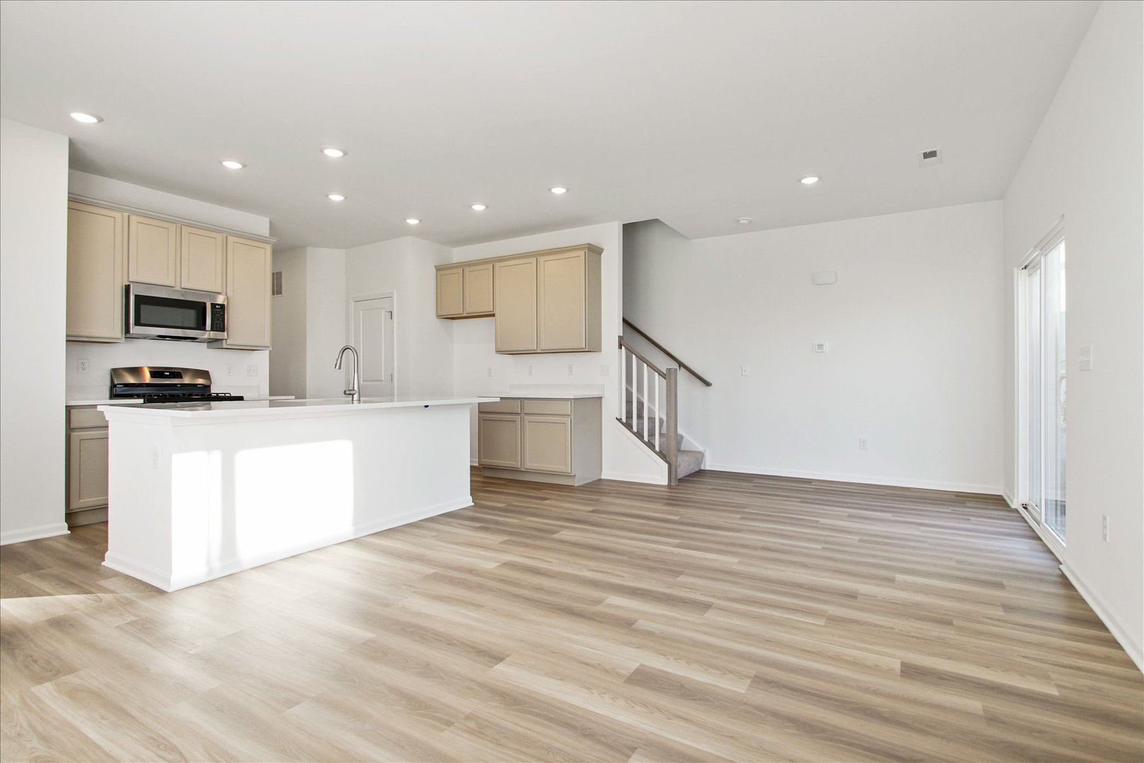 306 Kingsport Drive, South Elgin, IL 60177