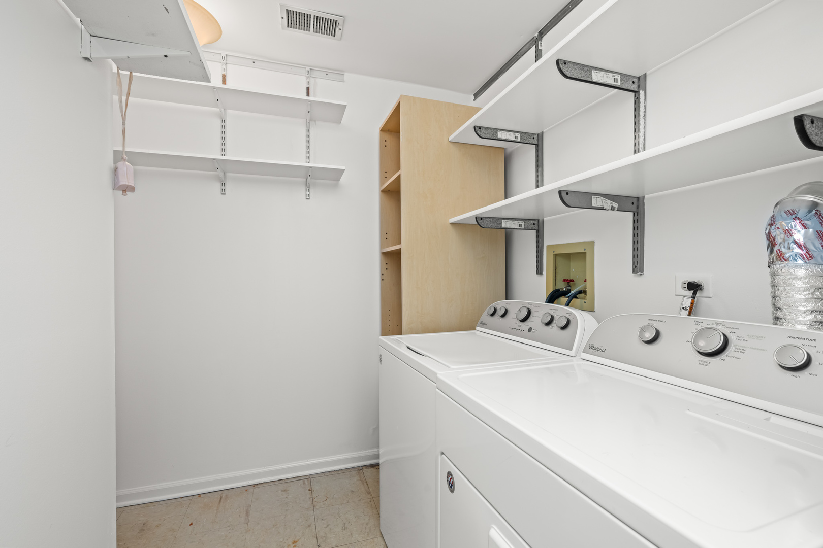 1125 Lake Cook Road #209, Northbrook, IL 60062