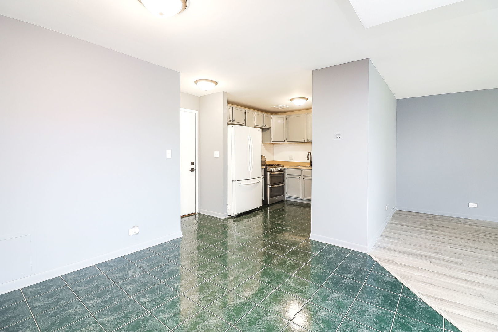 16B Kingery Quarter #208, Willowbrook, IL 60527