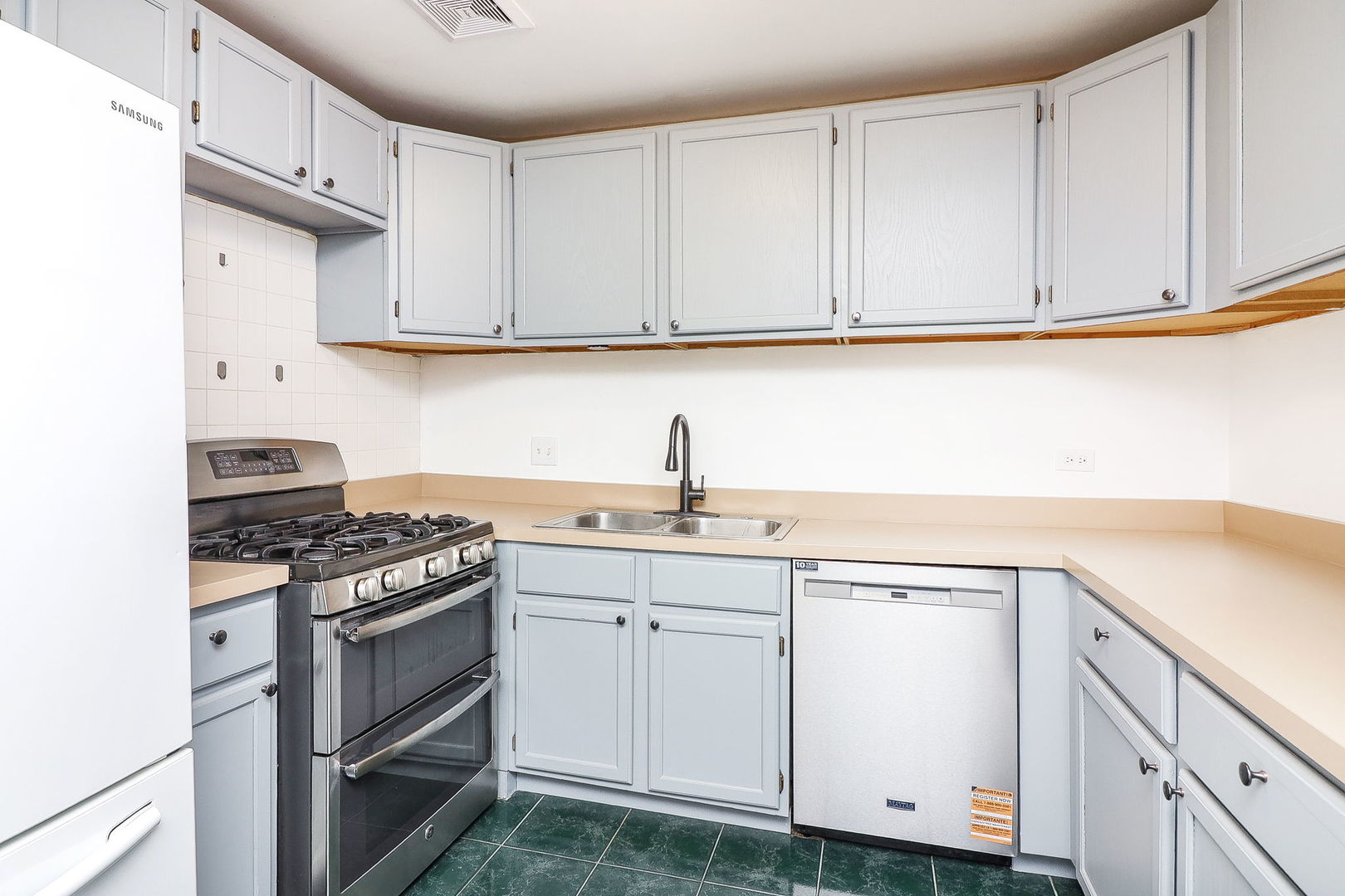 16B Kingery Quarter #208, Willowbrook, IL 60527