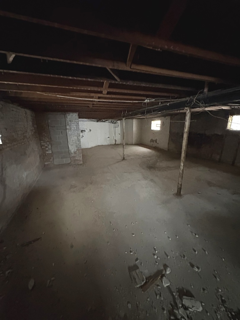 8325 S Cregier Avenue, Chicago, IL 60617