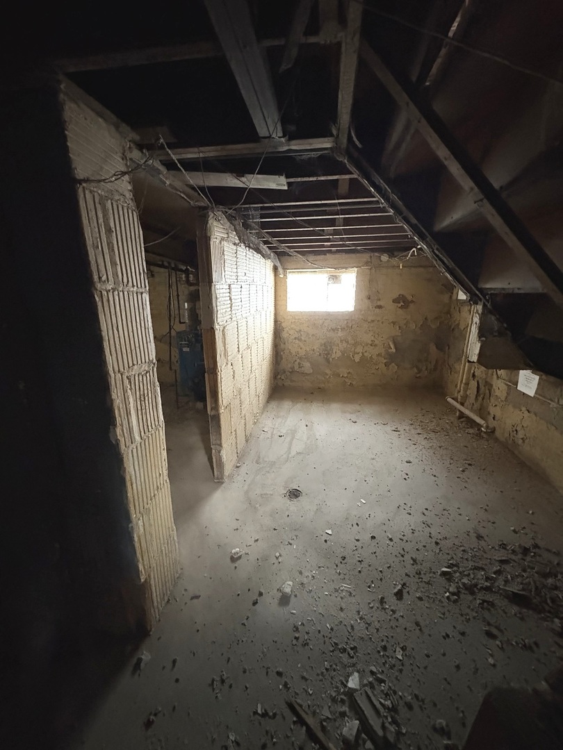 8325 S Cregier Avenue, Chicago, IL 60617