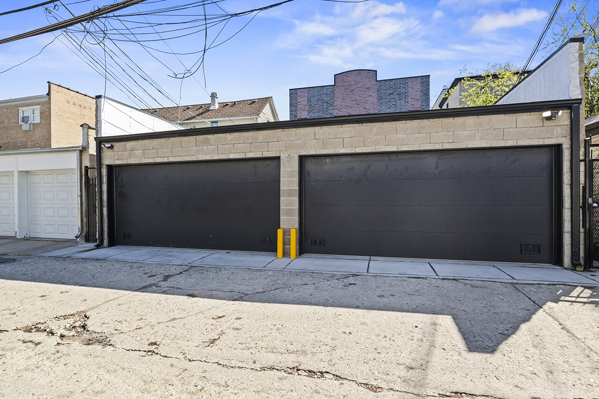 6106 N Hermitage Avenue, Chicago, IL 60660