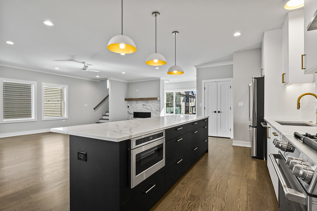 6106 N Hermitage Avenue, Chicago, IL 60660