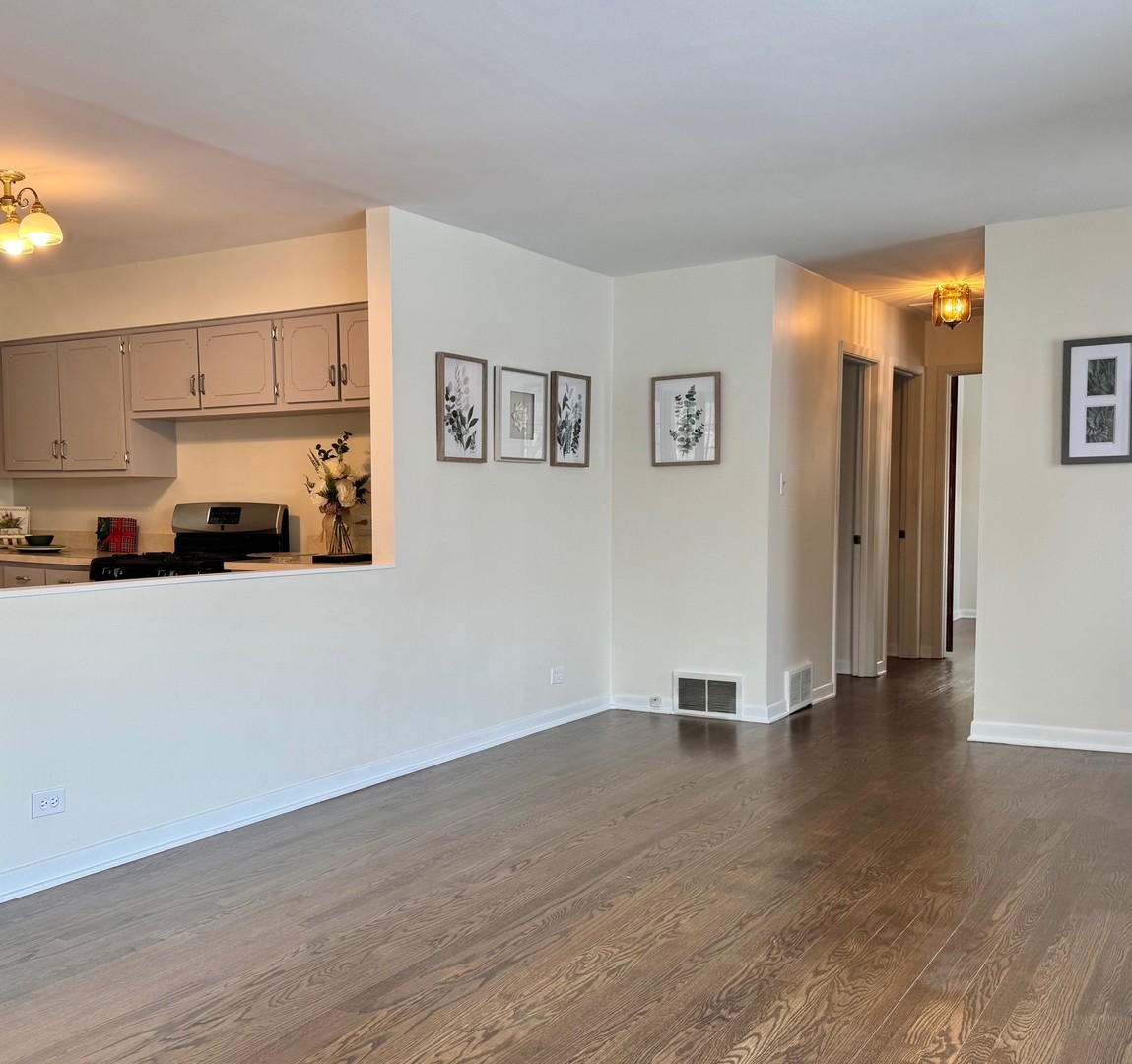 3051 S Scott Street, Des Plaines, IL 60018