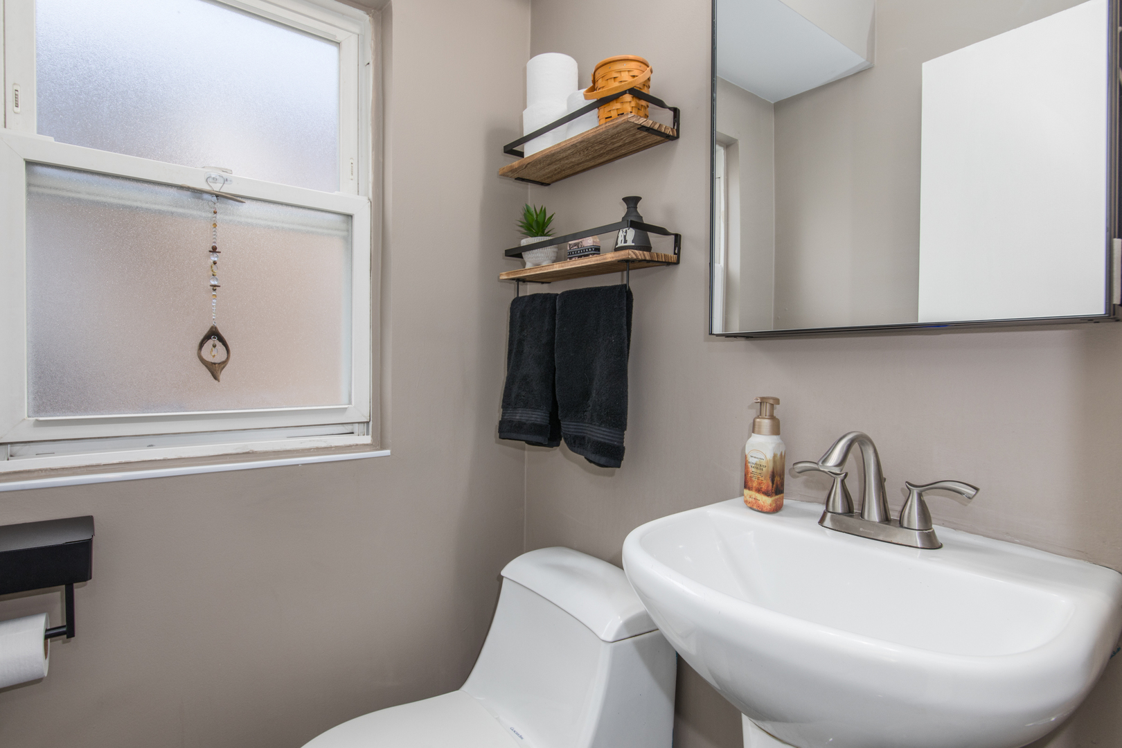 3312 N New England Avenue, Chicago, IL 60634