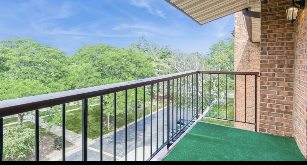 709 79th Street #401, Darien, IL 60561