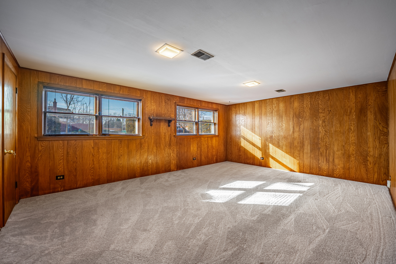 910 E Kimber Drive, Arlington Heights, IL 60005