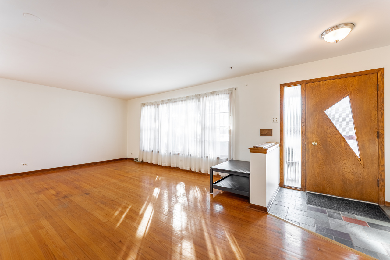 910 E Kimber Drive, Arlington Heights, IL 60005