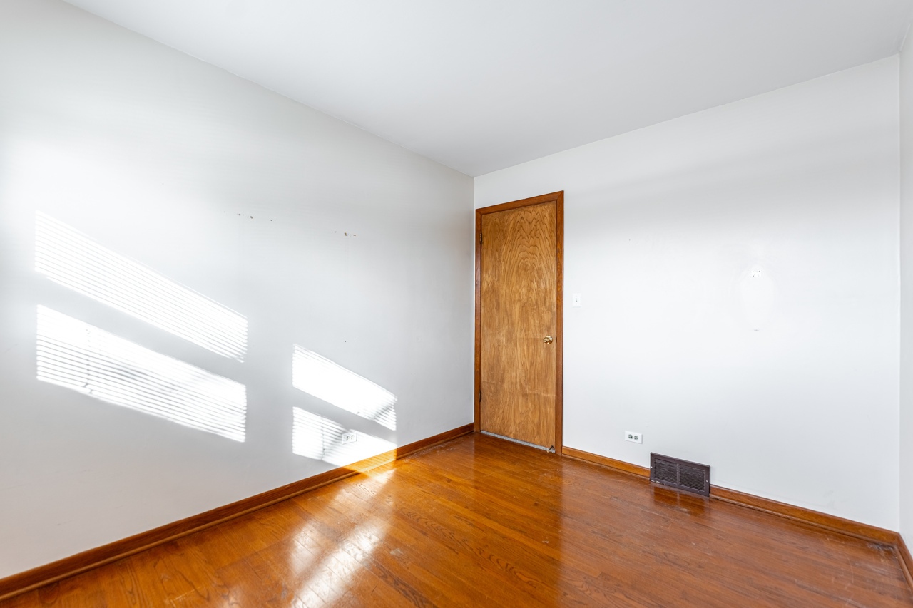 910 E Kimber Drive, Arlington Heights, IL 60005