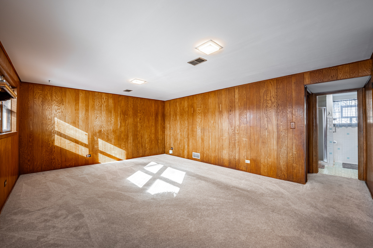 910 E Kimber Drive, Arlington Heights, IL 60005