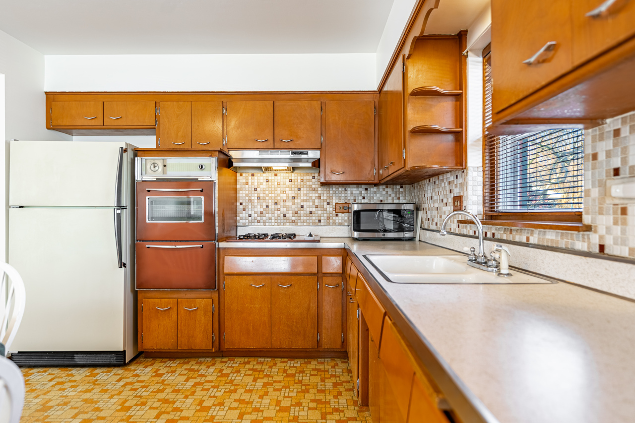 910 E Kimber Drive, Arlington Heights, IL 60005