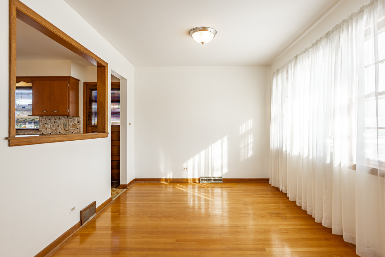 910 E Kimber Drive, Arlington Heights, IL 60005