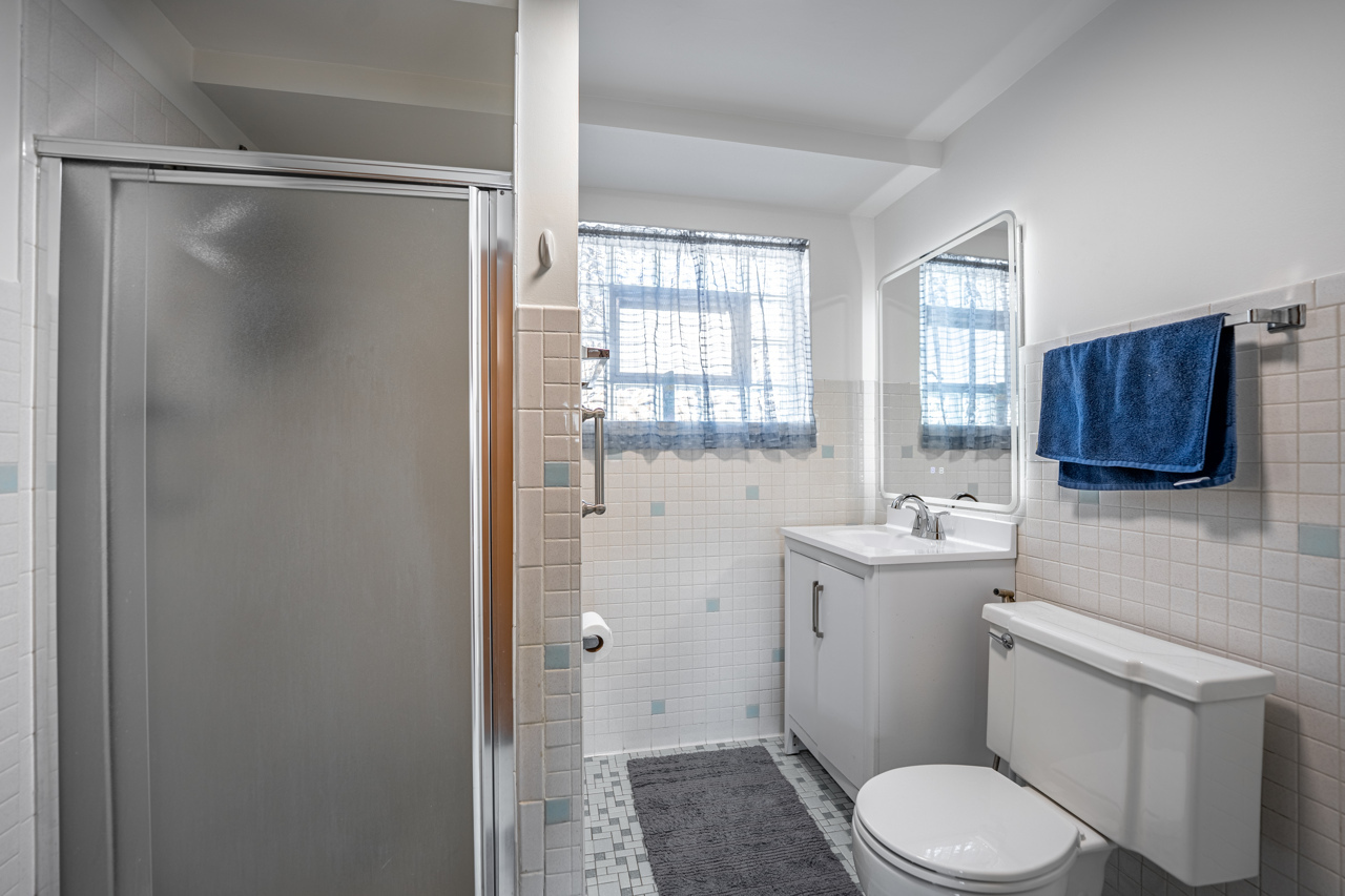 910 E Kimber Drive, Arlington Heights, IL 60005