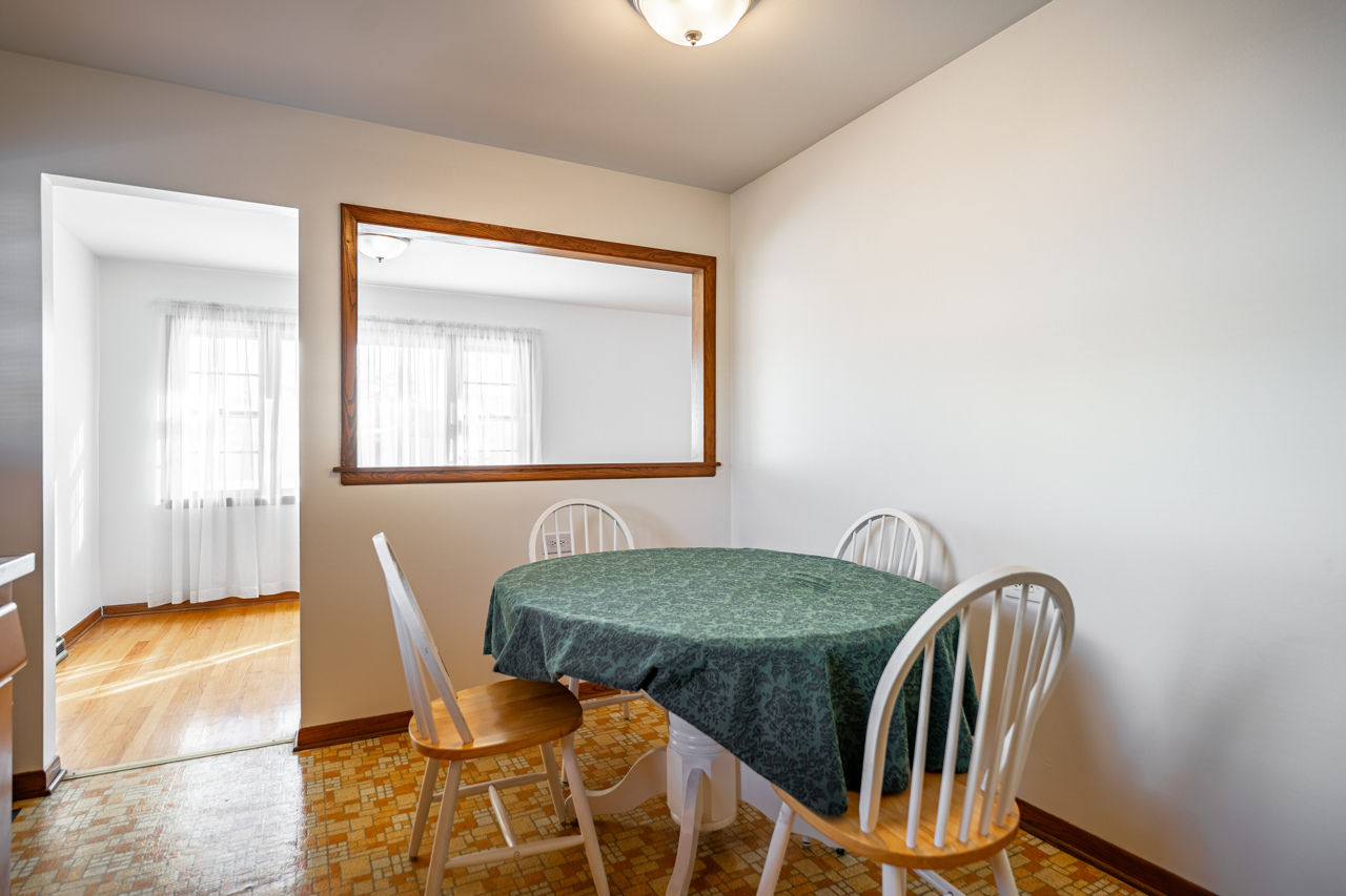 910 E Kimber Drive, Arlington Heights, IL 60005