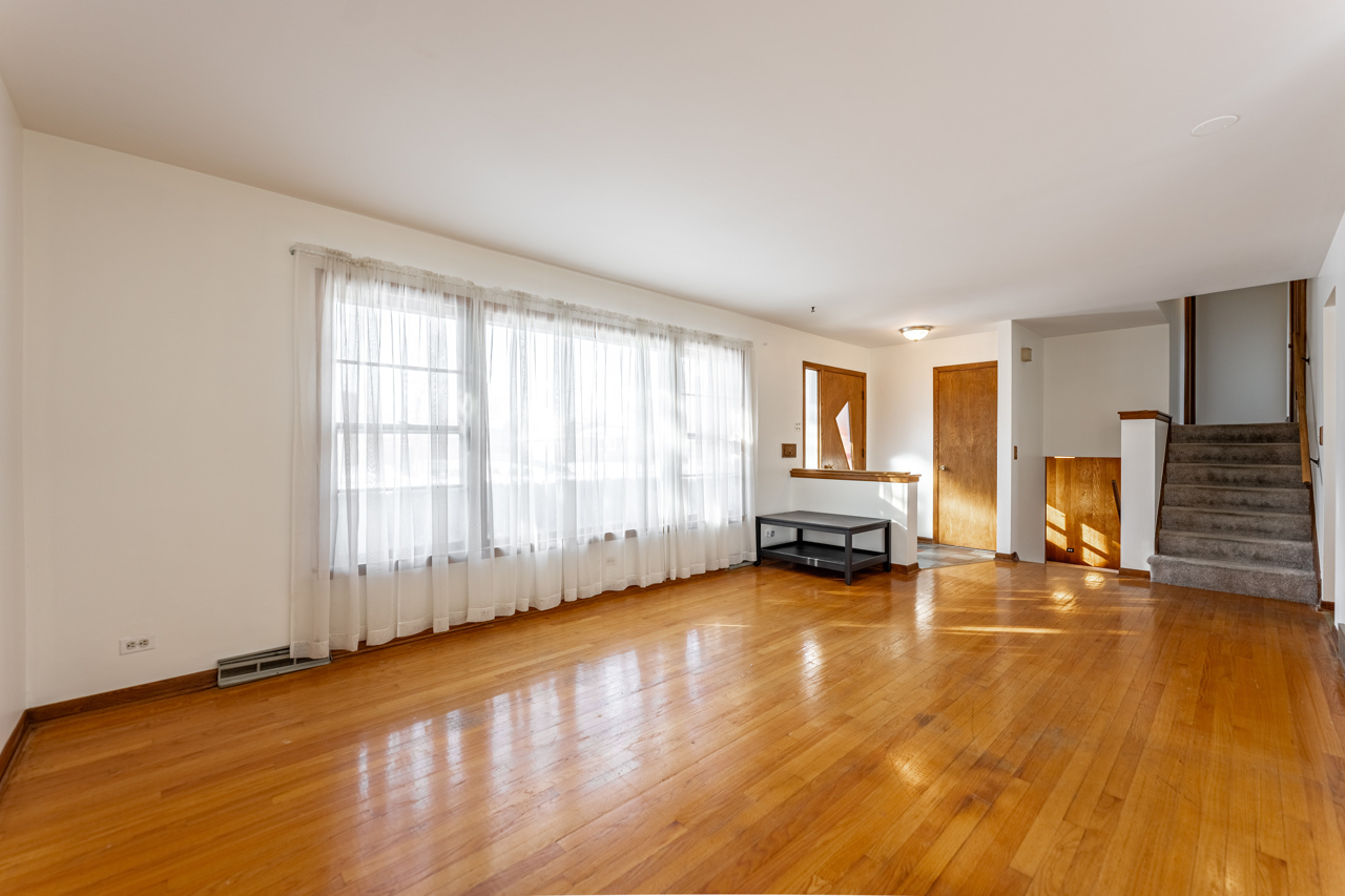 910 E Kimber Drive, Arlington Heights, IL 60005