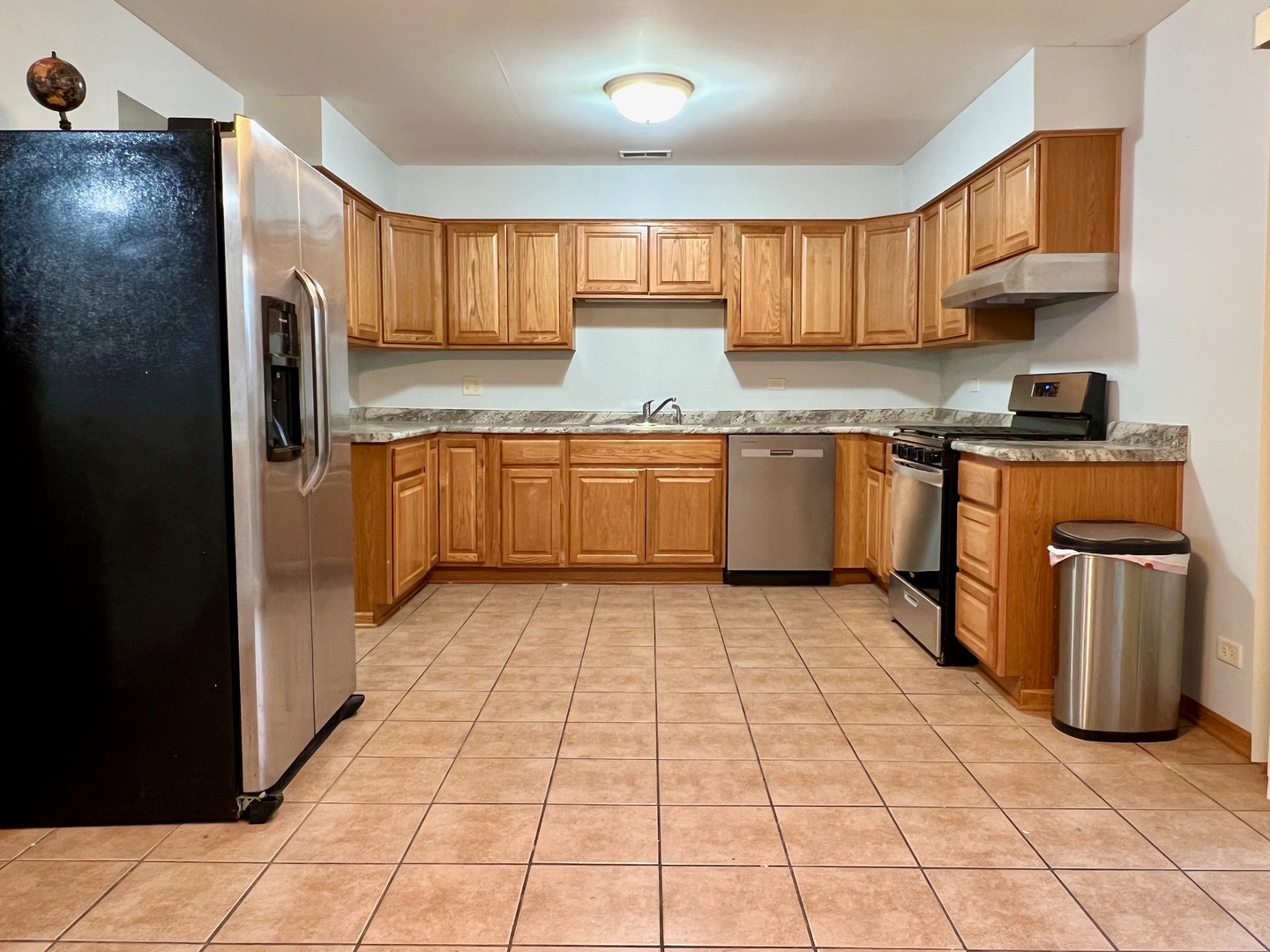 2611 E Martha Place, Burnham, IL 60633