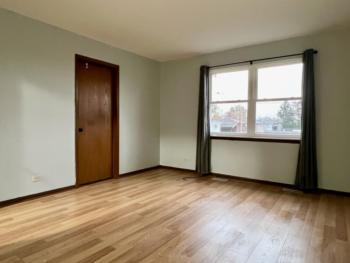 2611 E Martha Place, Burnham, IL 60633