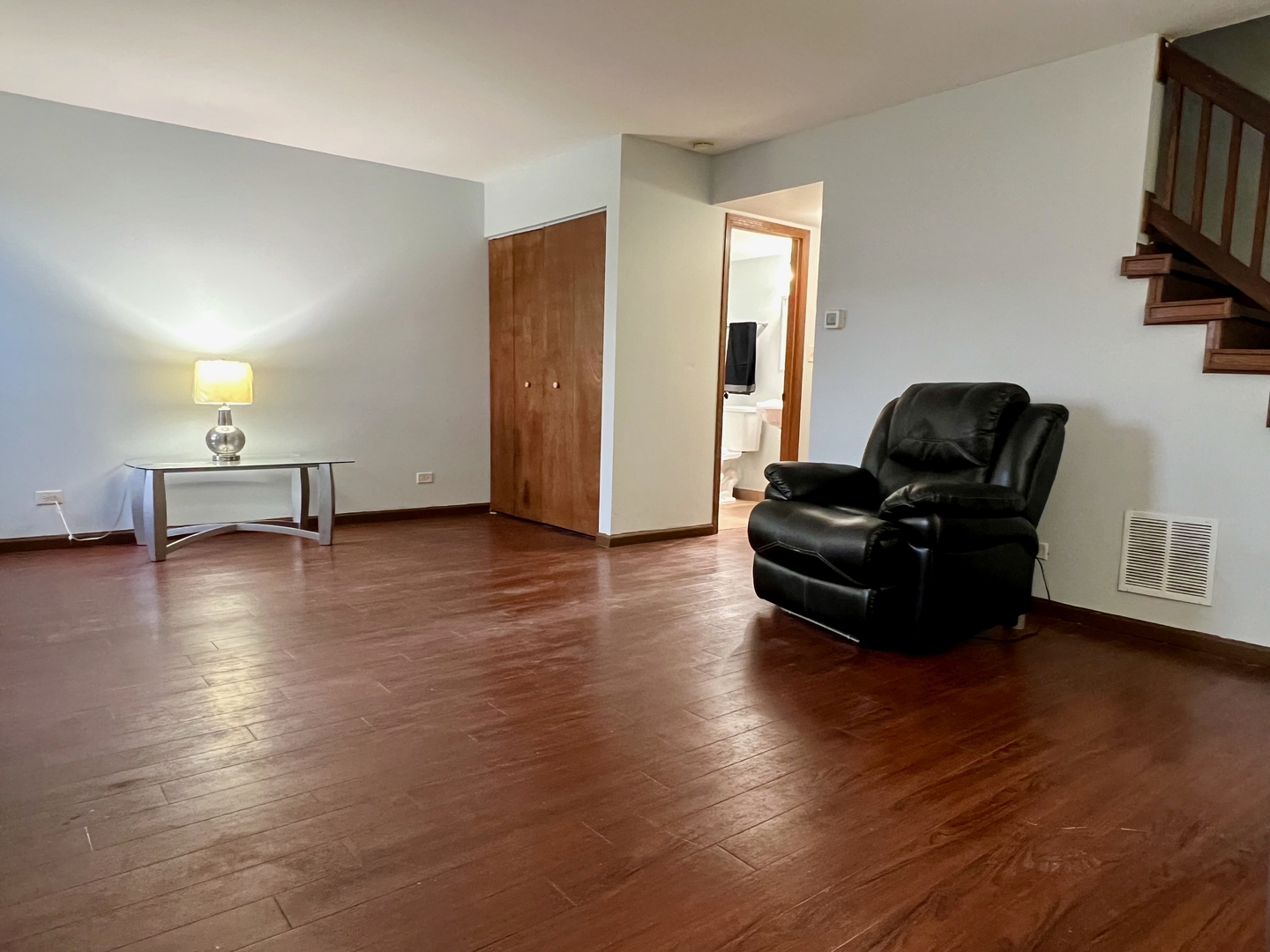 2611 E Martha Place, Burnham, IL 60633