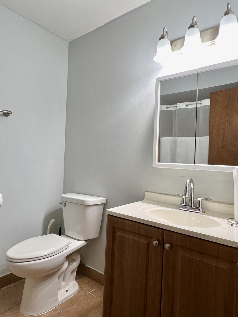 2611 E Martha Place, Burnham, IL 60633