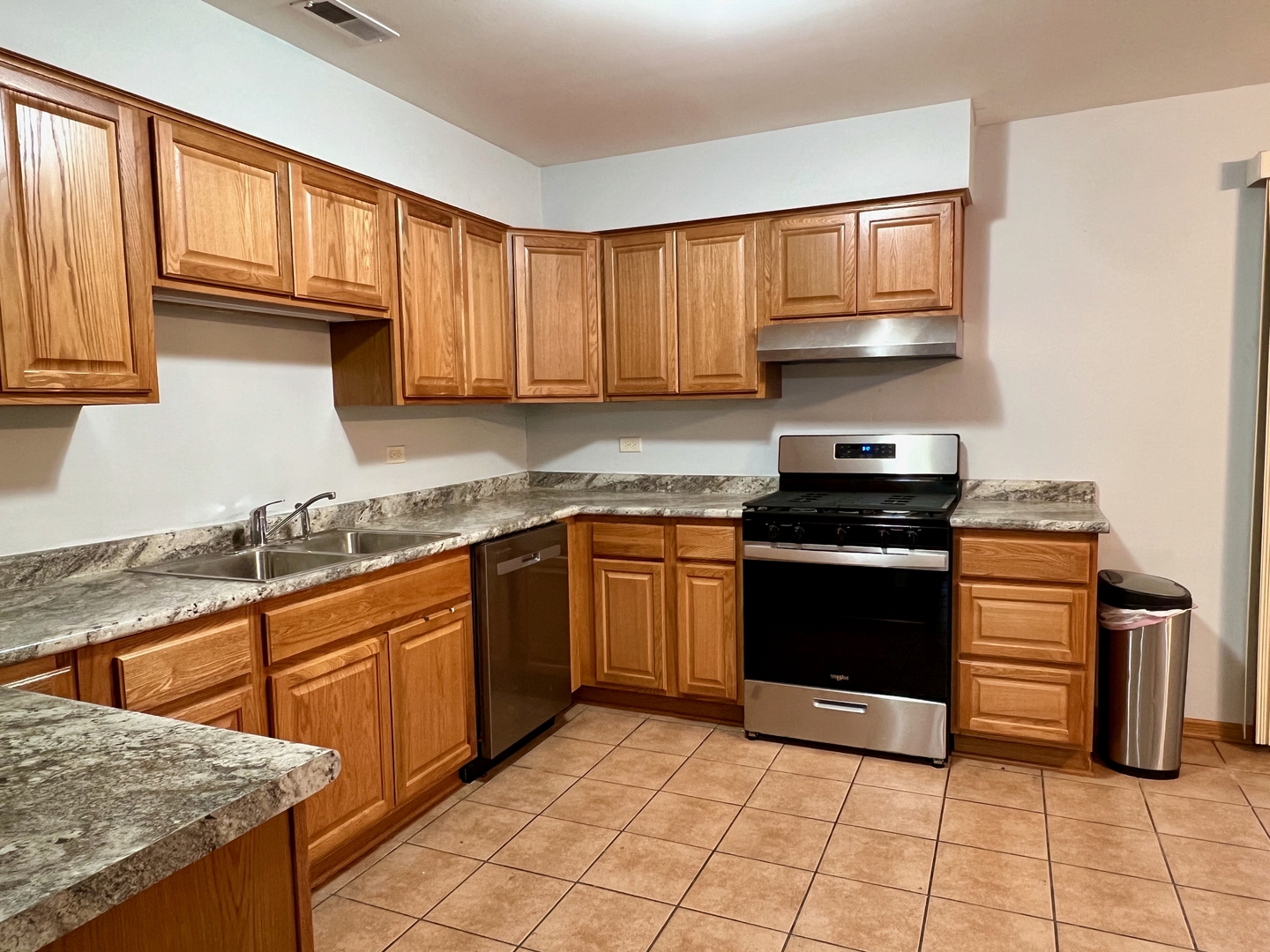 2611 E Martha Place, Burnham, IL 60633