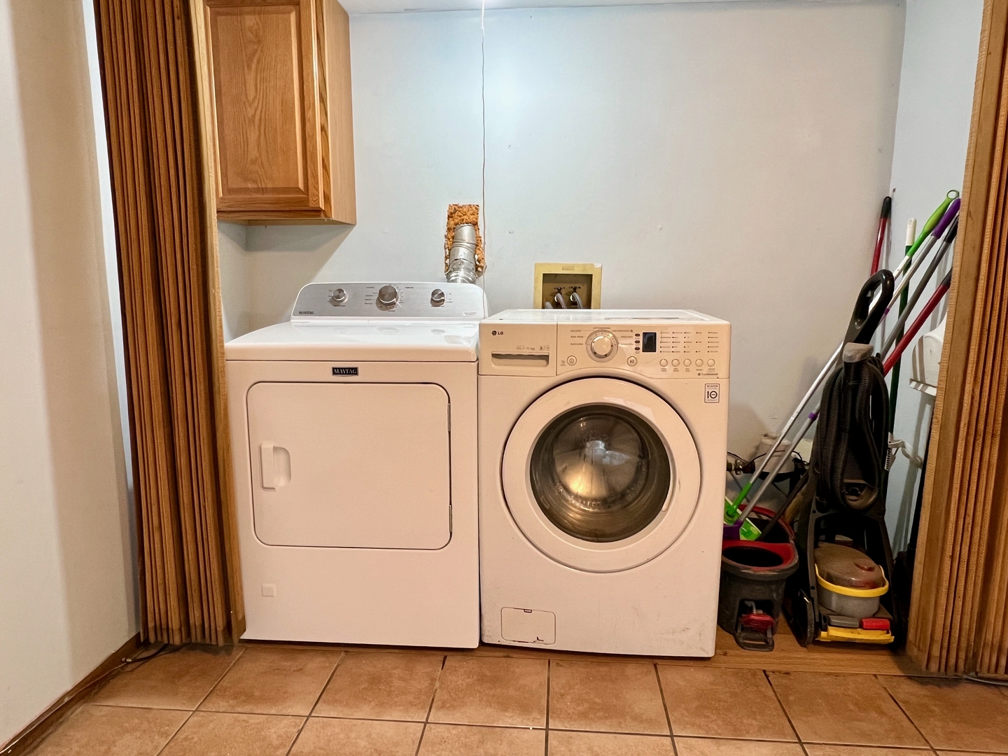 2611 E Martha Place, Burnham, IL 60633