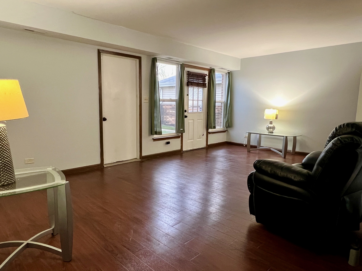 2611 E Martha Place, Burnham, IL 60633