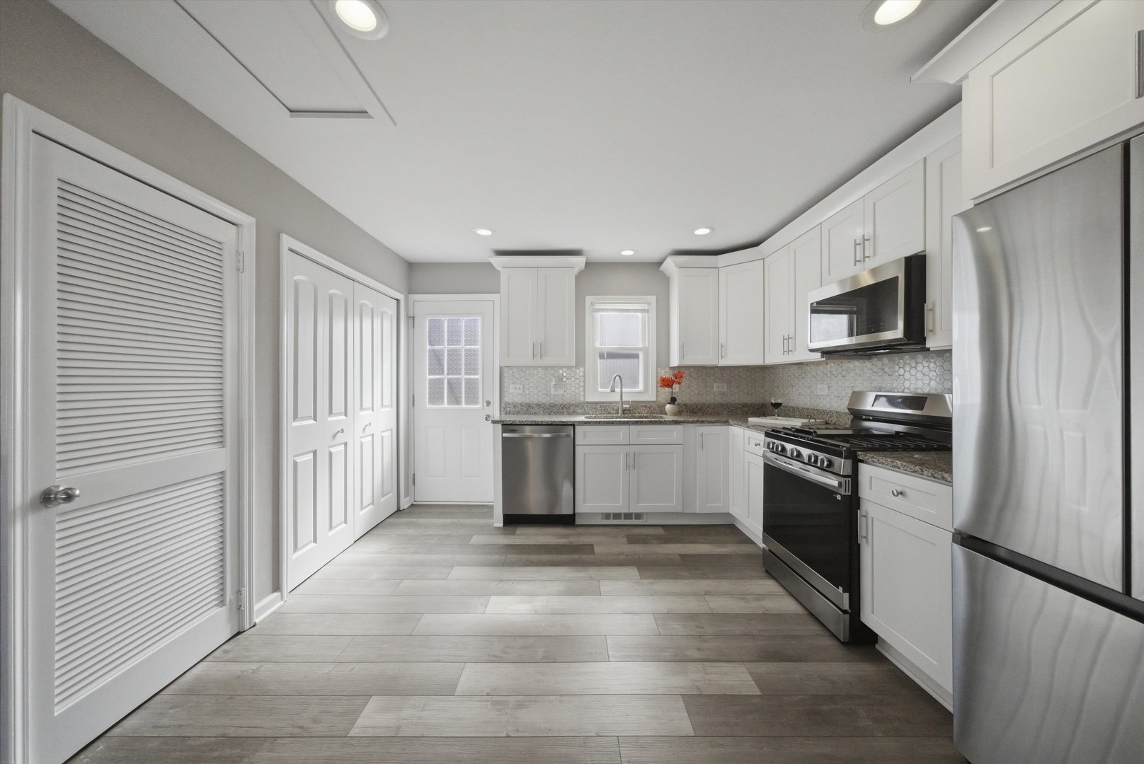 112 Saint Jude Avenue, Joliet, IL 60436