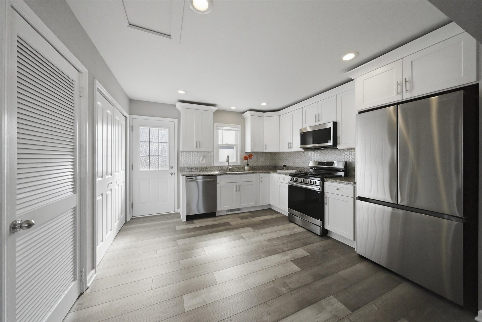 112 Saint Jude Avenue, Joliet, IL 60436