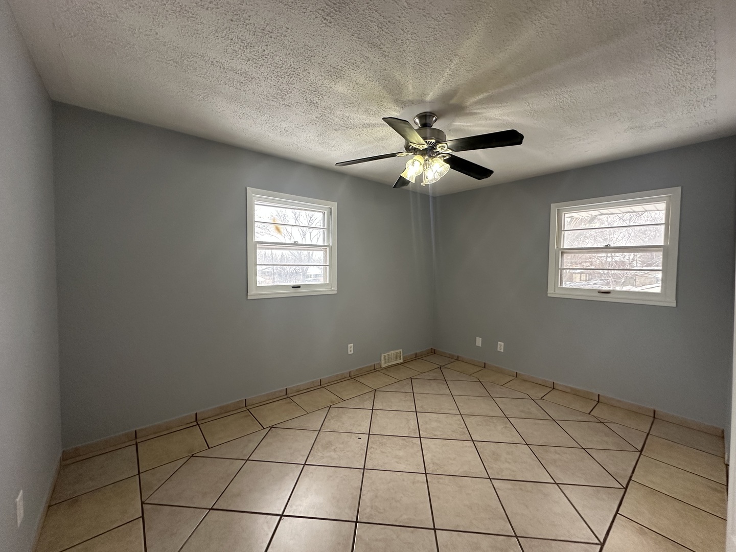 1421 Heather Drive, Aurora, IL 60506