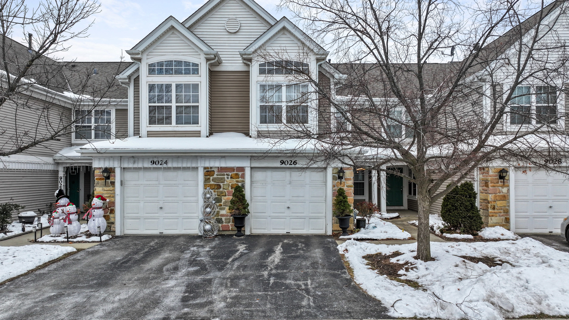 9026 HEATHWOOD Circle, Niles, IL 60714