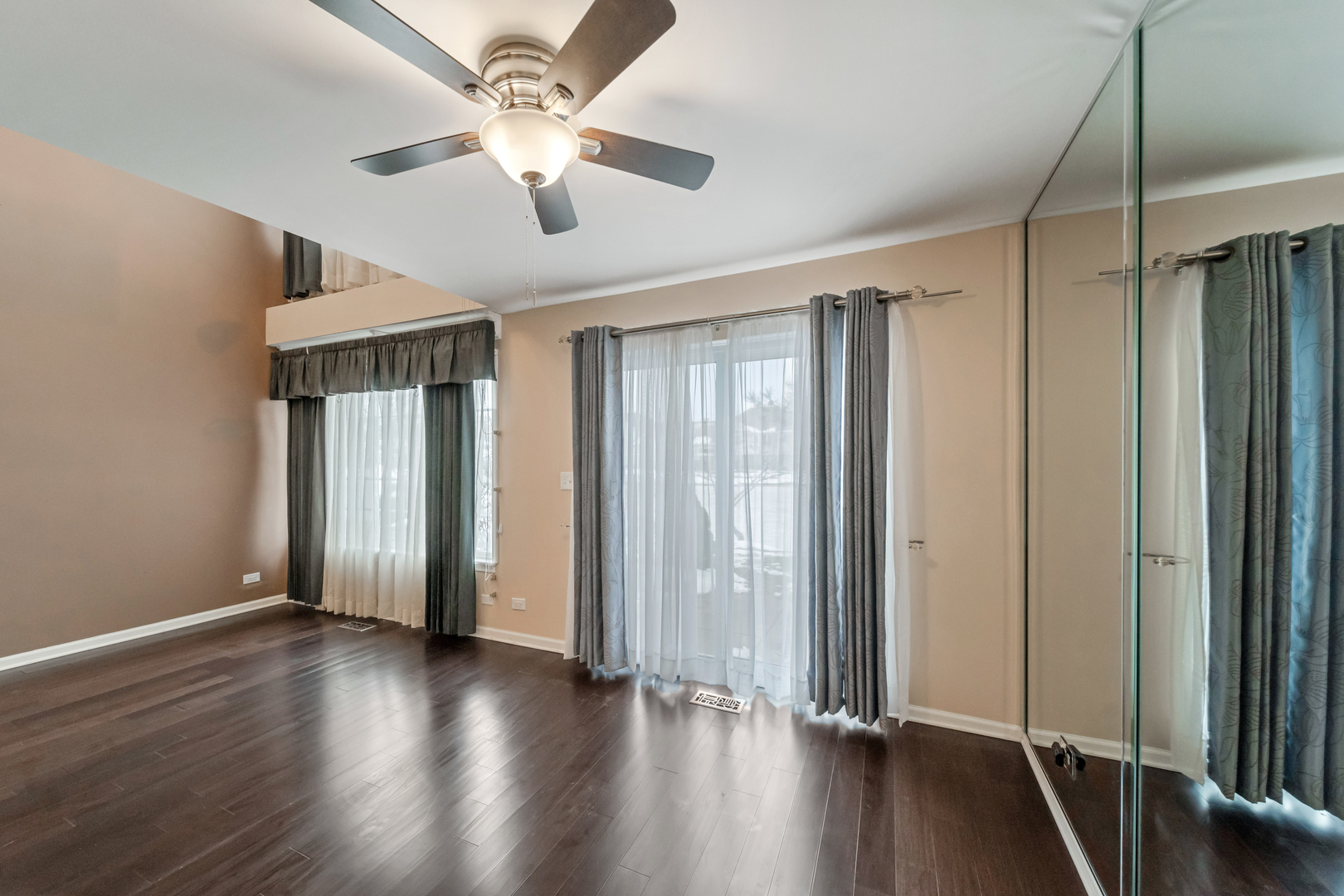 9026 HEATHWOOD Circle, Niles, IL 60714