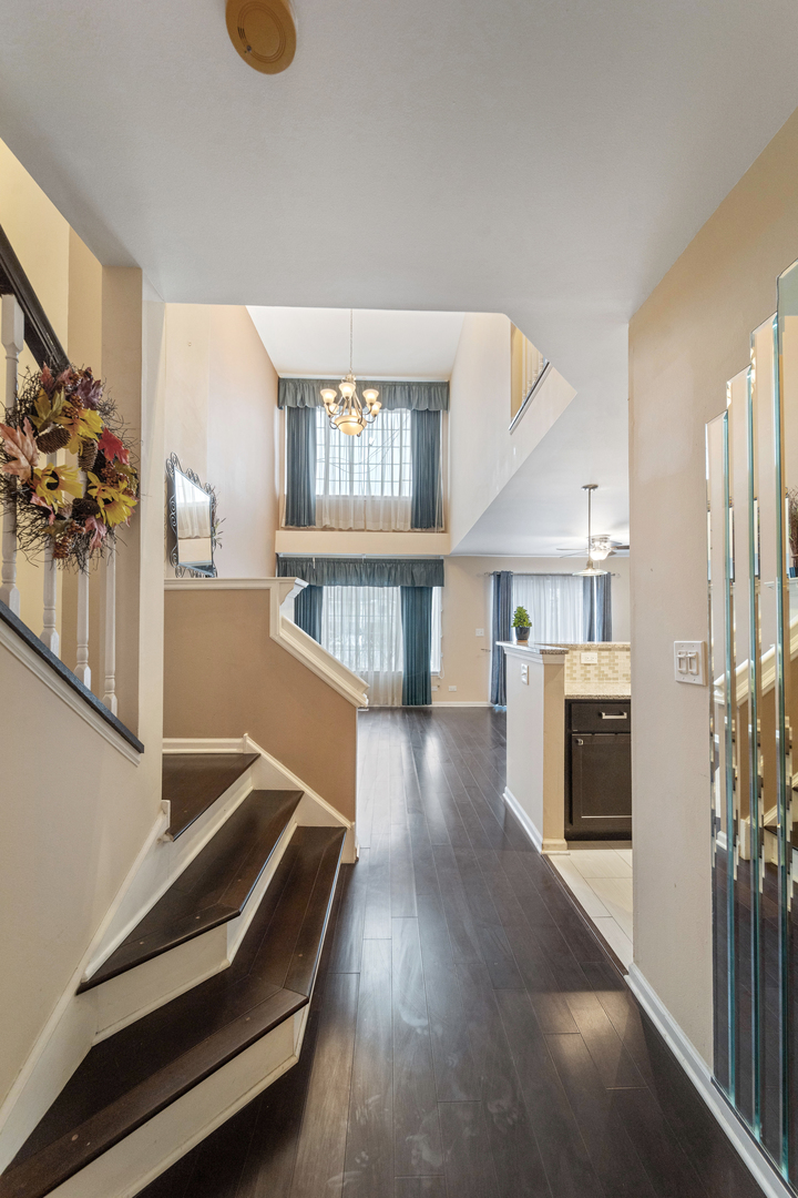 9026 HEATHWOOD Circle, Niles, IL 60714