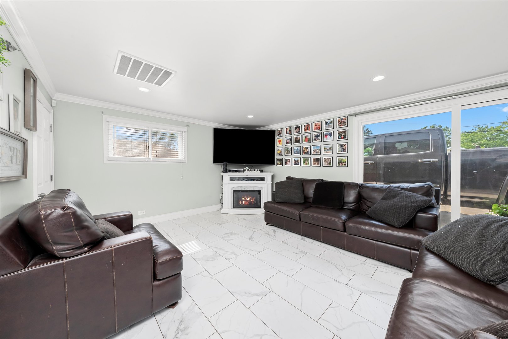 6315 W 83rd Place, Burbank, IL 60459