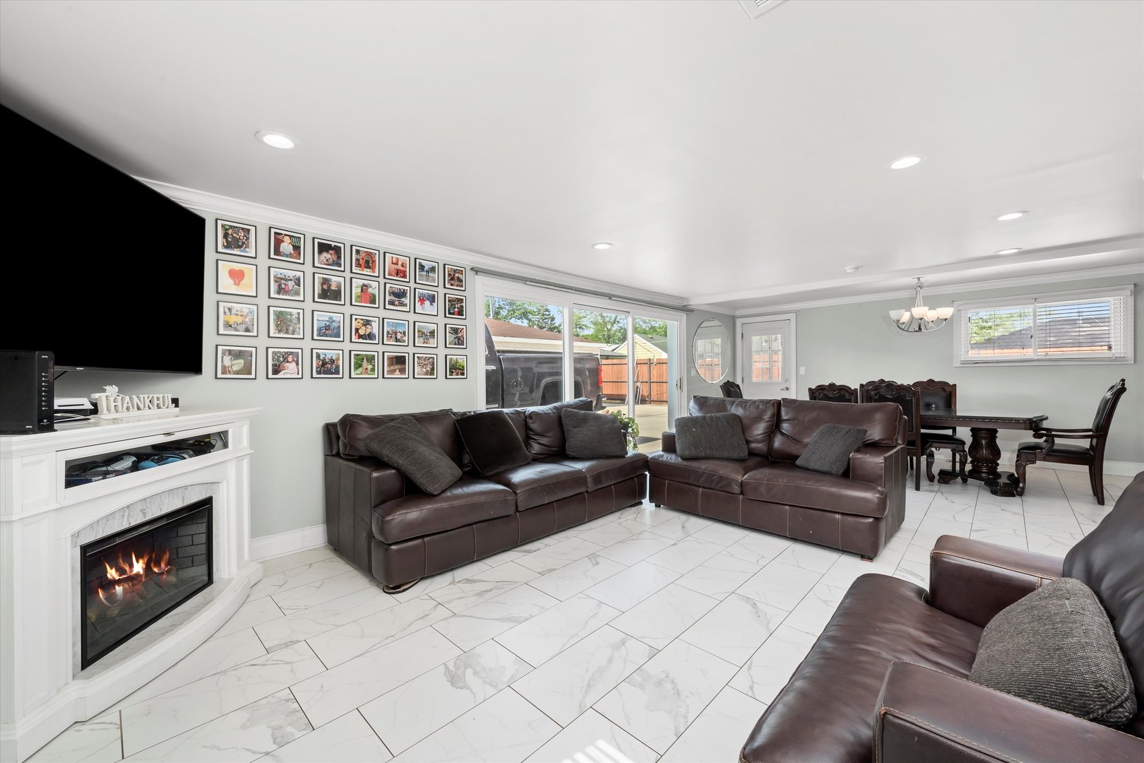 6315 W 83rd Place, Burbank, IL 60459