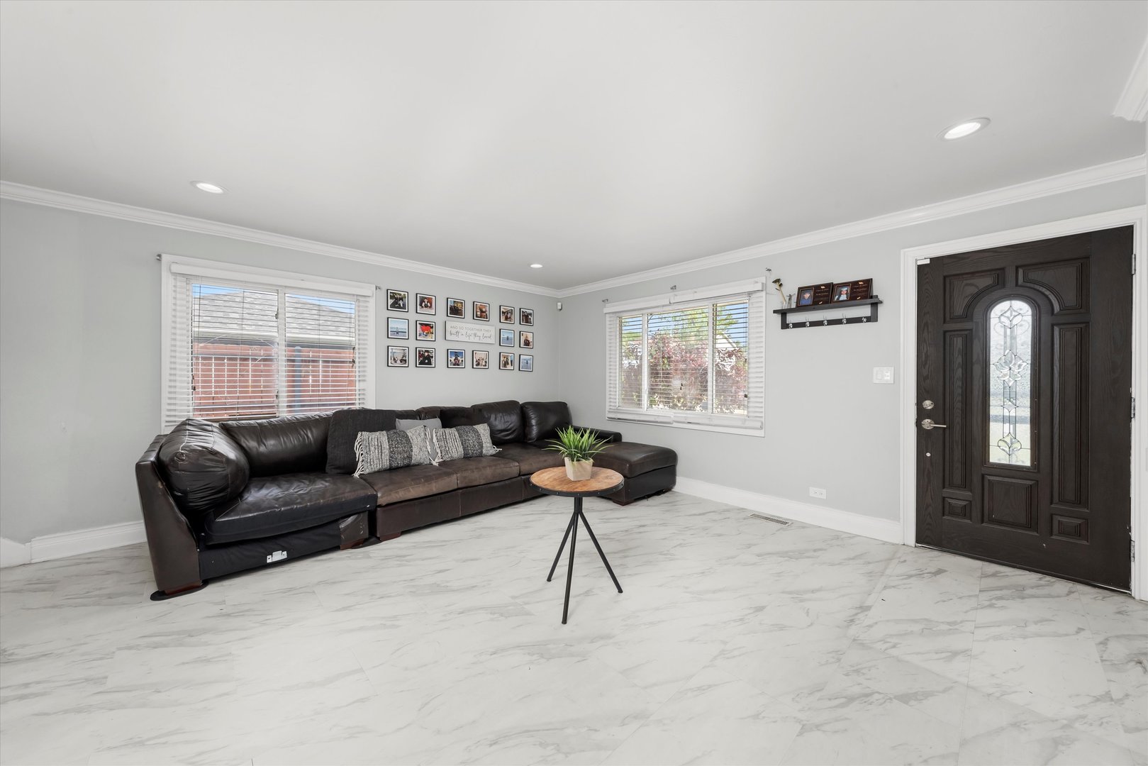 6315 W 83rd Place, Burbank, IL 60459