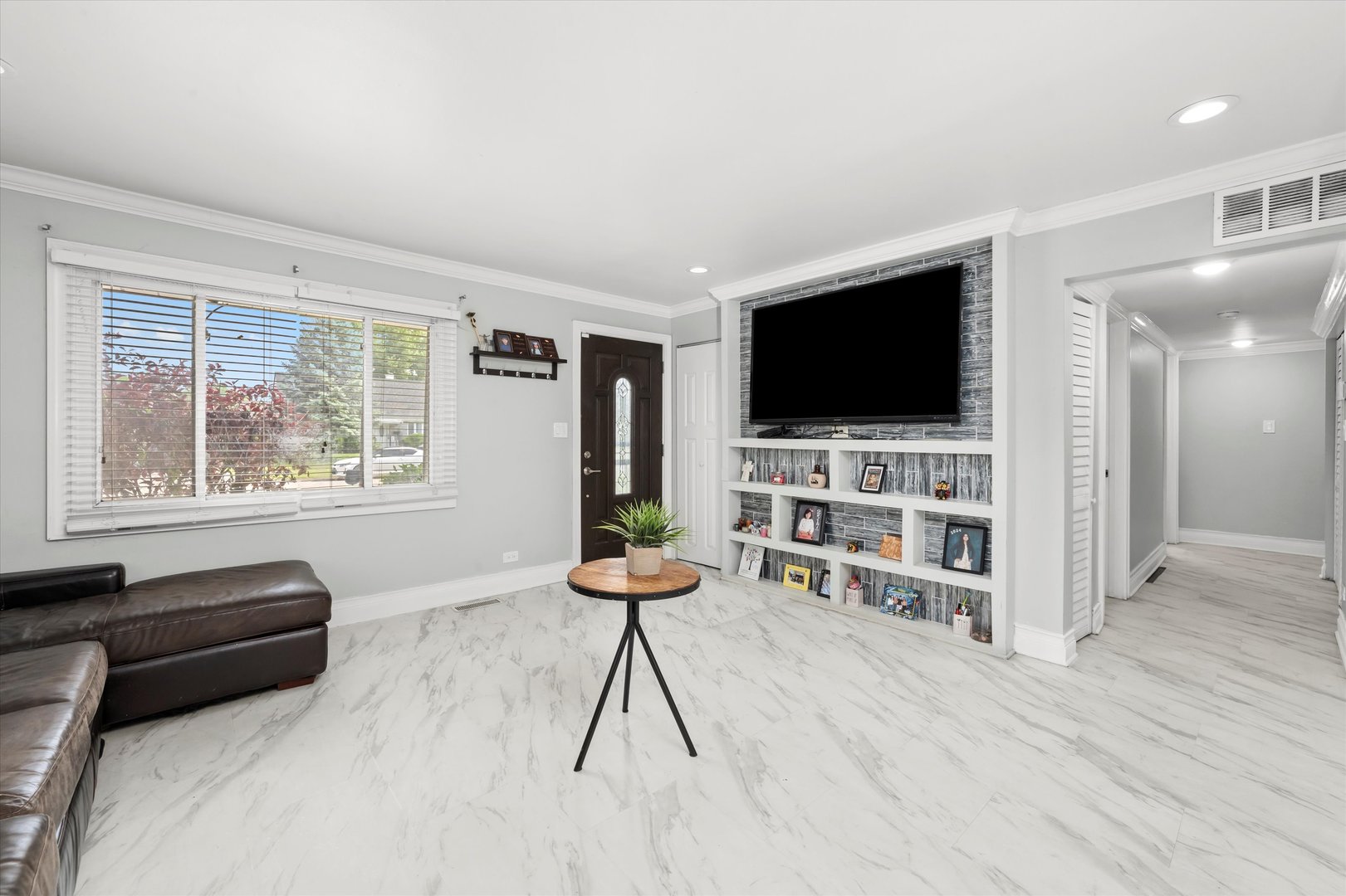 6315 W 83rd Place, Burbank, IL 60459