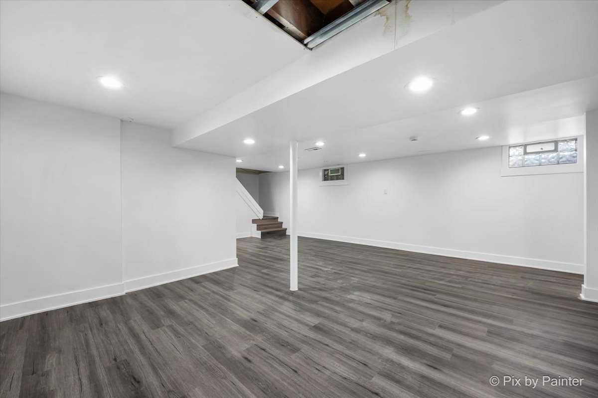 321 E Ardmore Avenue, Roselle, IL 60172