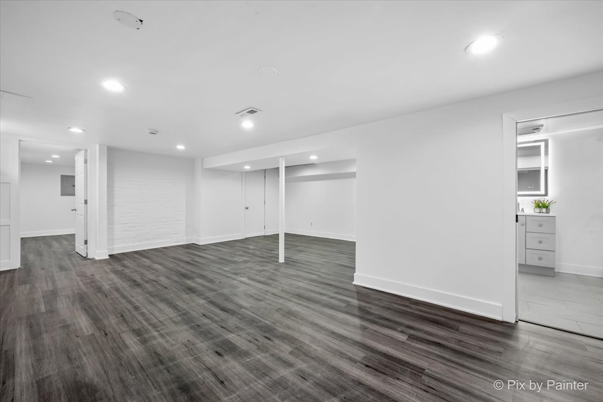 321 E Ardmore Avenue, Roselle, IL 60172